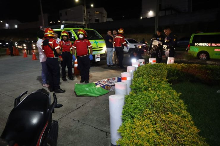 Hombre fallecido localizado en la zona 4 de Mixco. Foto La Hora: CBM